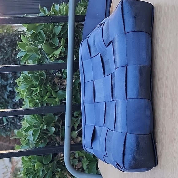 Harveys Original Seatbelt Blue Crossbody bag - Picture 5 of 10